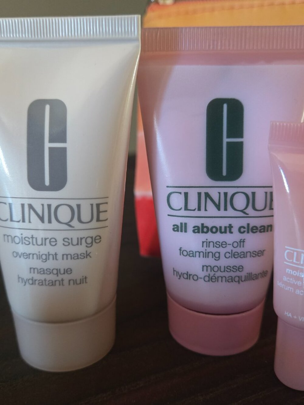 Clinique Skincare Bundle Moisture Surge Happy - Picture 2 of 4